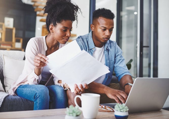 Consulte o Registrato e corrija erros que podem afetar sua vida financeira. Saiba como regularizar pendências e manter seu histórico atualizado.