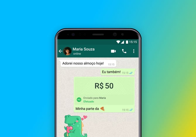 Celular com conversa do WhatsApp aberta e transação financeira realizada