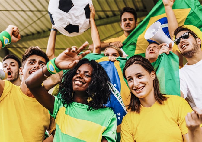 Mercado Pago: brasileiros assistindo e curtindo os jogos da Copa do Mundo 